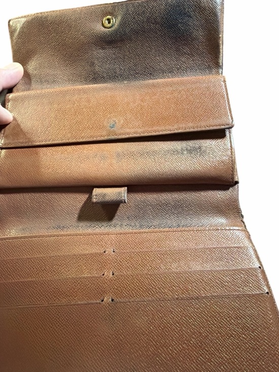 ✨ Authentic Louis Vuitton Monogram Sarah Wallet ✨ - Picture 3 of 4